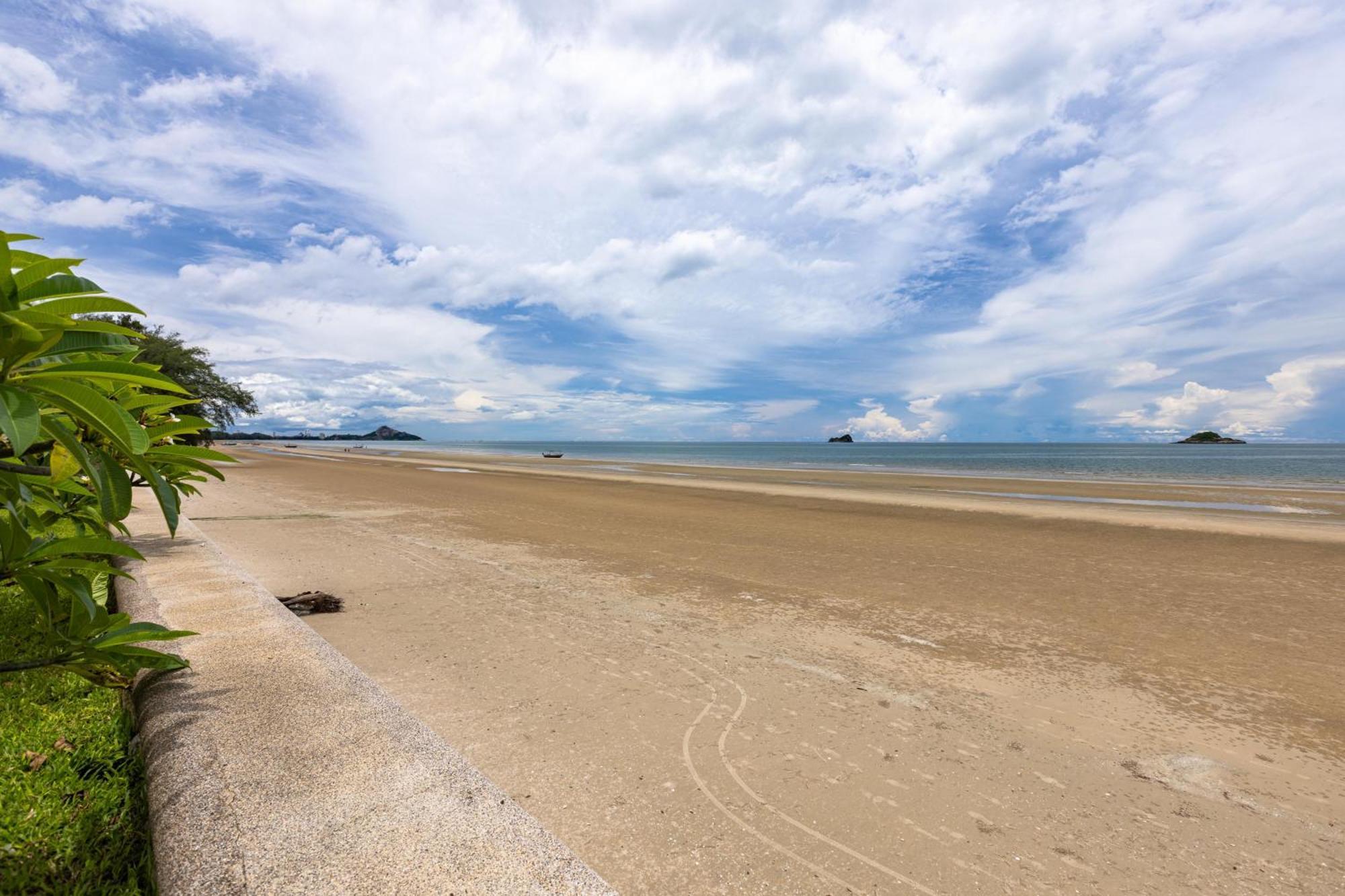 Beachfront Modern 4 Bedroom Pool Villa - Rv Hua Hin Ngoại thất bức ảnh